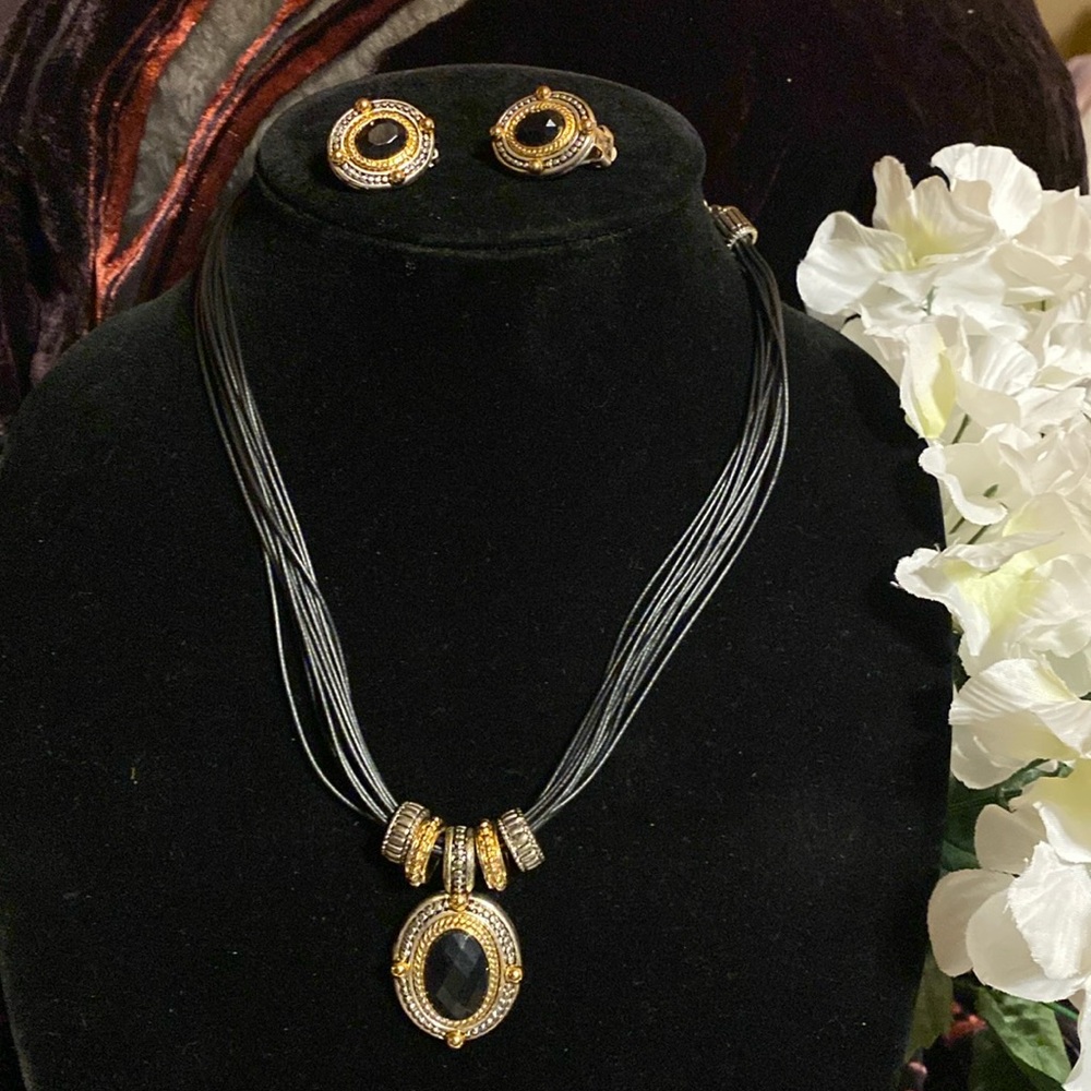 Beautiful 10” silver/gold tone multi strand necklace.with matching earring.
